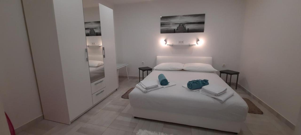 Apartments Suho Komiža Εξωτερικό φωτογραφία